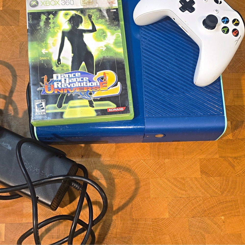 Microsoft Xbox 360E Special Addition Blue Bundle